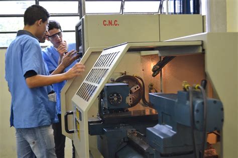 Operador de Torno CNC e Centro de Usinagem: O que faz, 